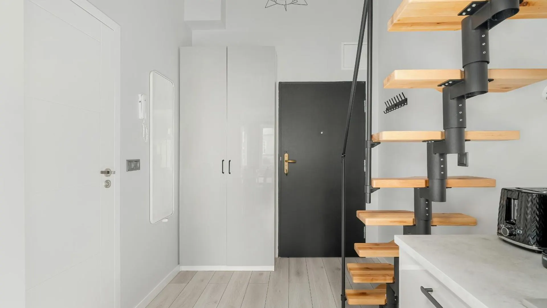 Charming And Modern Studio With Mezzanine In Poznan Center By Noclegi Renters