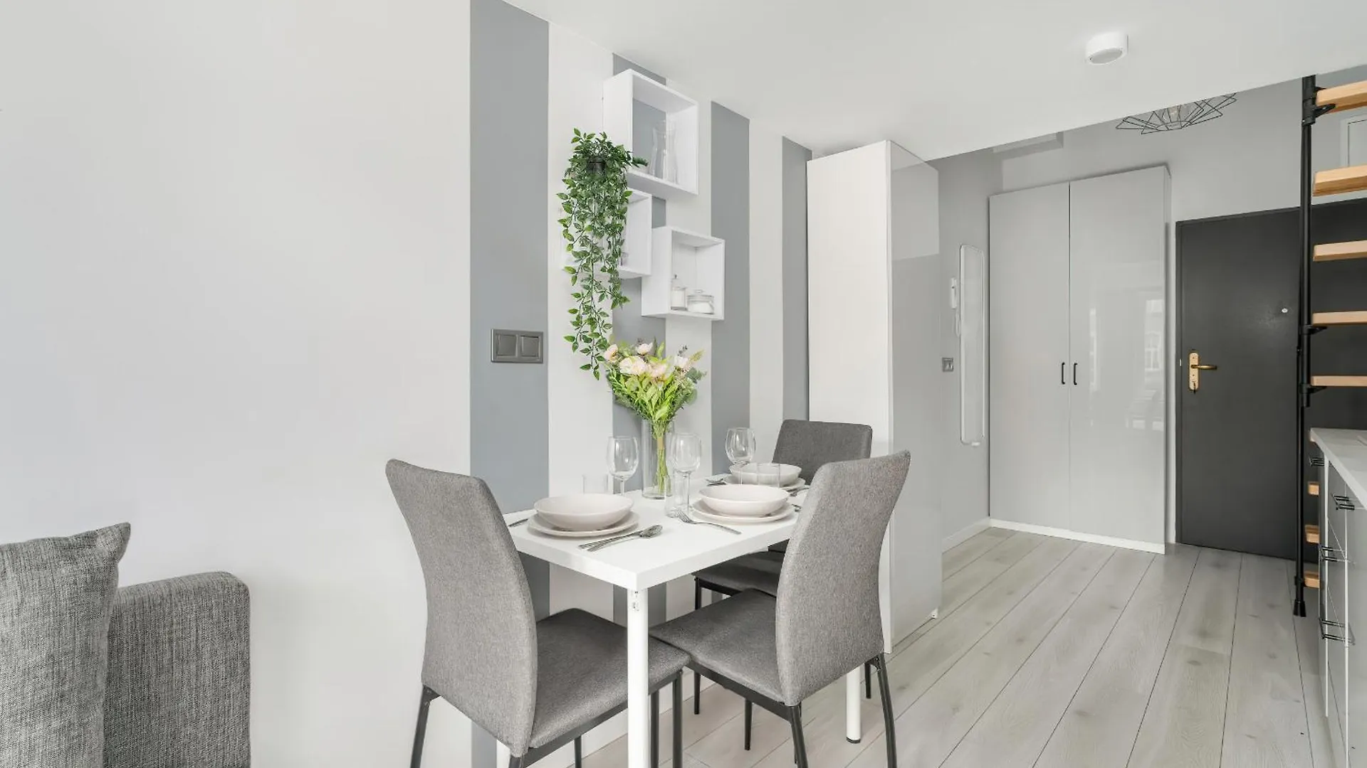 Διαμέρισμα Charming And Modern Studio With Mezzanine In Poznan Center By Noclegi Renters